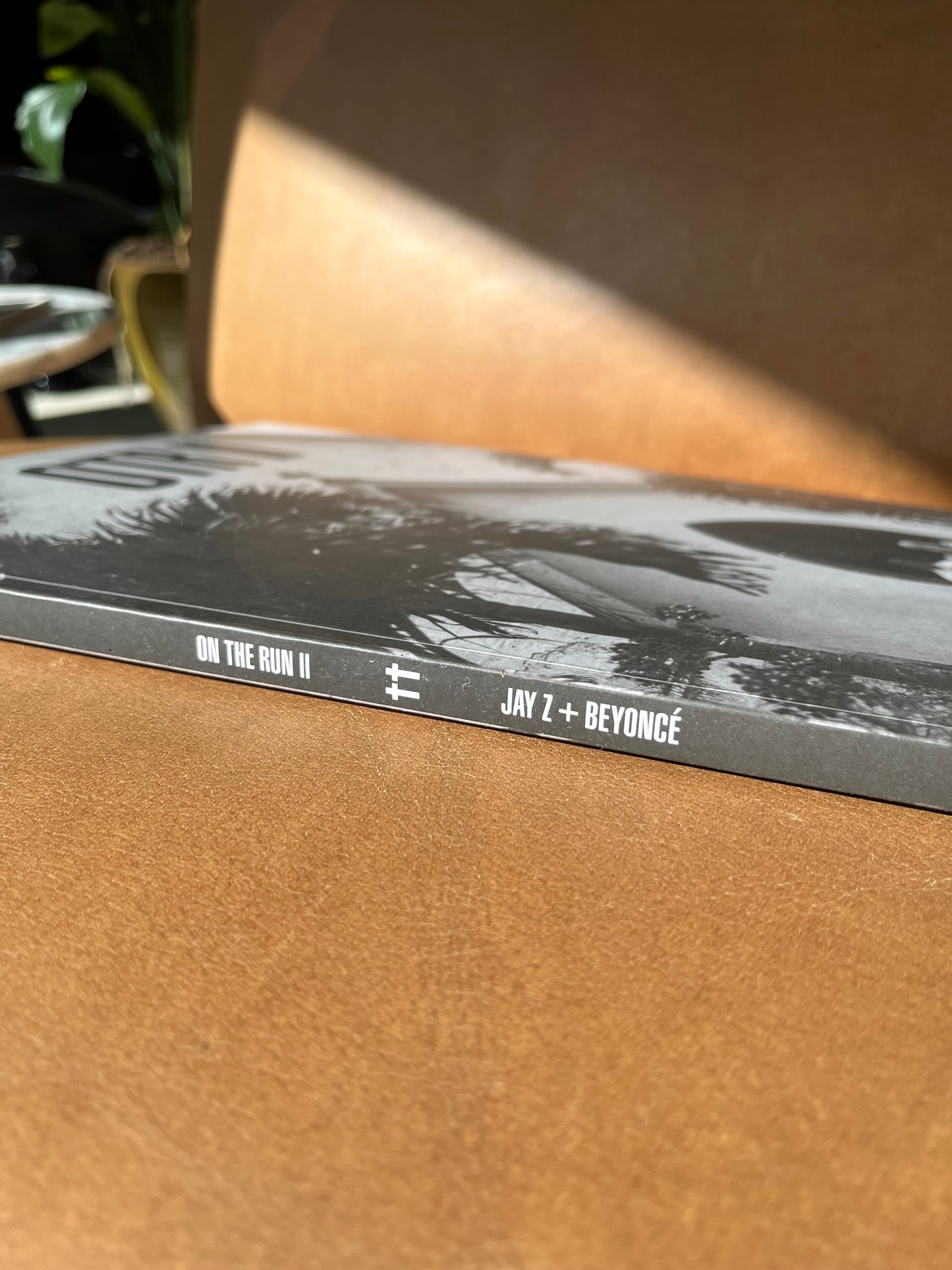 On The Run II Tour Book – Jay-Z & Beyoncé – Officieel Fotoboek – Uitstekende Staat